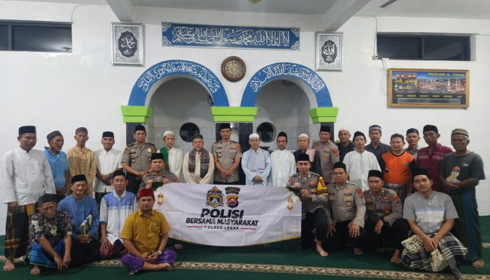Dukung Program Quick Wins Kapolri, Polres Lebak Gelar Subuh Keliling di Masjid Al Hidayah Lebak Picung