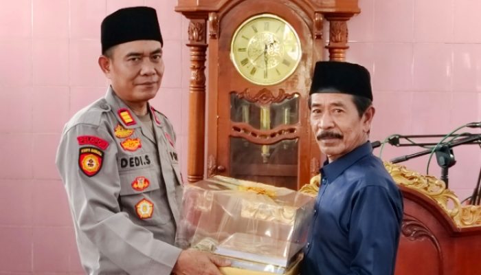 Dukung Program Quick Wins Kapolri, Polres Lebak Gelar Jumat Keliling di Masjid Al Muawanah Malang Nengah
